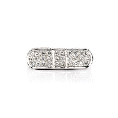 Lot 758 - White Gold and Diamond Ring