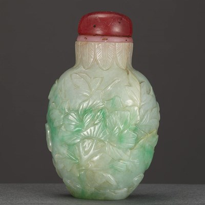 Lot 22 - Chinese Jadeite Snuff Bottle 19th Century The...
