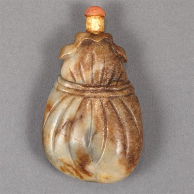 Lot 131 - Chinese Jade Purse-Form Snuff Bottle 19th...