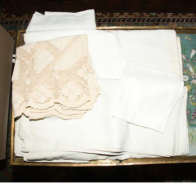 Lot 575 - Box of Linens