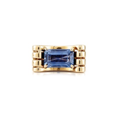 Lot 742 - Gold and Sapphire Ring