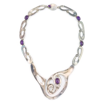 Lot 916 - Sterling Silver and Cabochon Amethyst Necklace