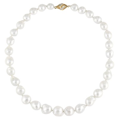 Lot 678 - Baroque Cultured Pearl Necklace with Gold and Diamond Clasp