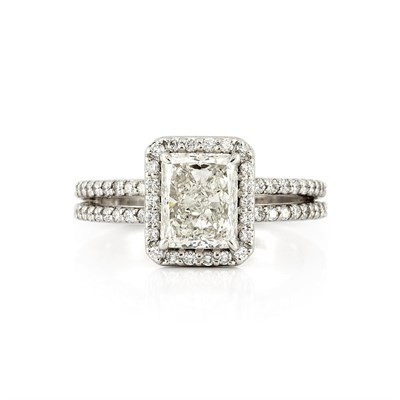 Lot 108 - Platinum and Diamond Ring
