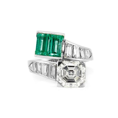 Lot 516 - Platinum, Diamond and Emerald Crossover Ring
