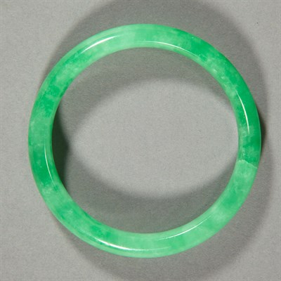 Lot 514 - Chinese Jadeite Bangle The circular form...
