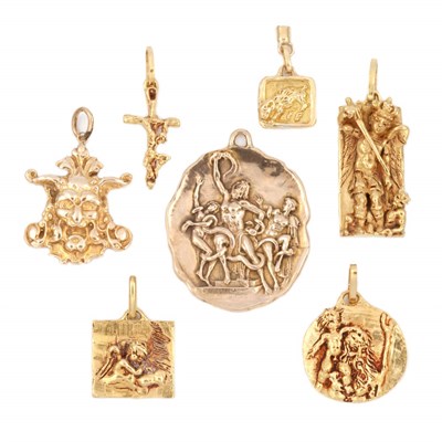Lot 666 - Seven Gold Charms