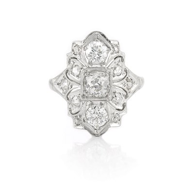 Lot 359 - Edwardian Platinum and Diamond Ring