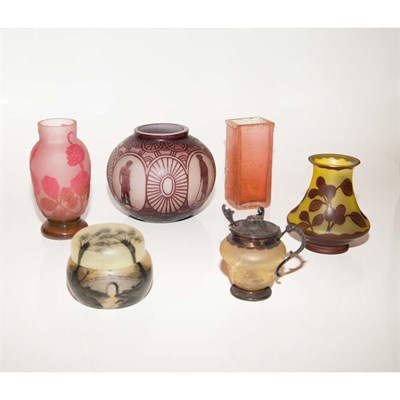 Lot 632 - Group of Art Glass Articles Most first quarter...
