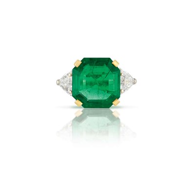 Lot 570 - Platinum, Gold, Emerald and Diamond Ring