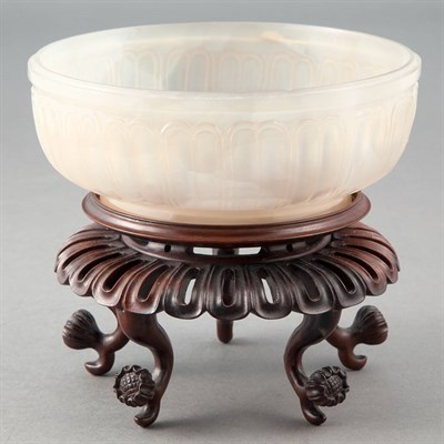 Lot 91 - Chinese Agate Bowl 19th Century The deep...