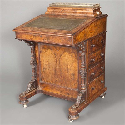 Lot 818 - Victorian Walnut Davenport The recessed...