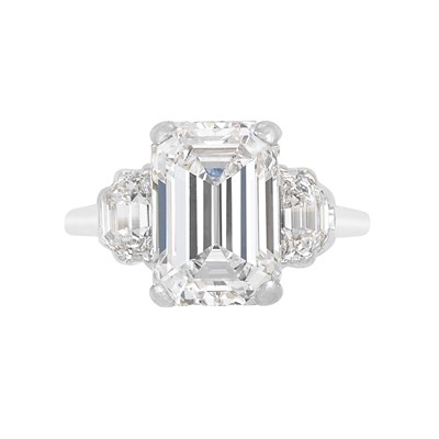 Lot 655 - Art Deco Platinum and Diamond Ring