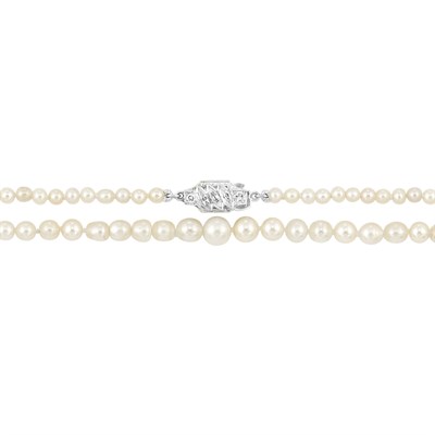 Lot 92 - Natural Pearl Necklace with Platinum and Diamond Clasp