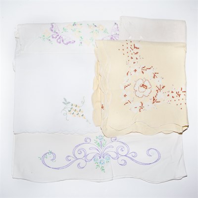 Lot 434 - Group of Table Linens