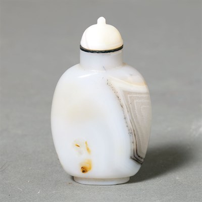 Lot 371 - Chinese Banded Plain Shadow Agate Snuff Bottle...
