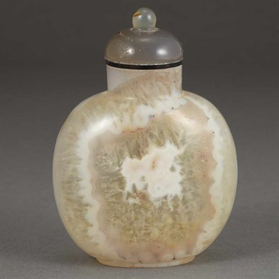Lot 222 - Chinese Floating Agate Snuff Bottle 19th...