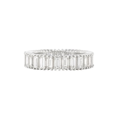 Lot 139 - Platinum and Diamond Band Ring