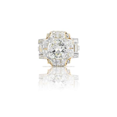 Lot 460 - Retro Gold, Platinum and Diamond Ring