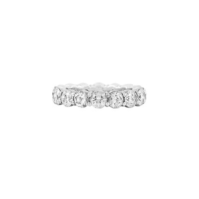 Lot 120 - Platinum and Diamond Band Ring
