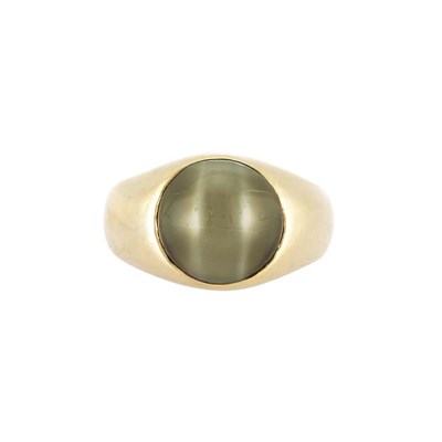 Lot 170 - Gentleman's Gold and Cat's Eye Ring
