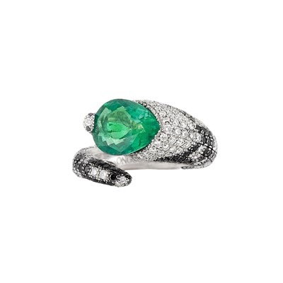 Lot 38 - White Gold, Emerald, Diamond and Black Diamond Serpent Ring, de Grisogono