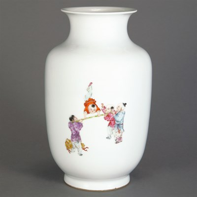 Lot 283 - Chinese Famille Rose Glazed Porcelain Vase...