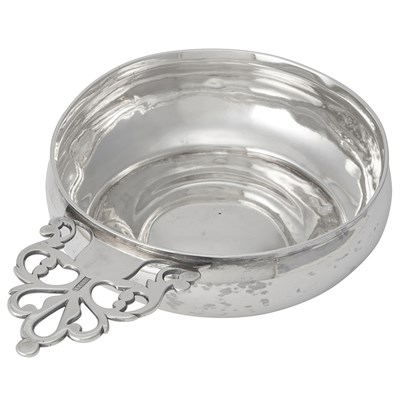 Lot 166 - American Silver Porringer Benjamin Burt,...