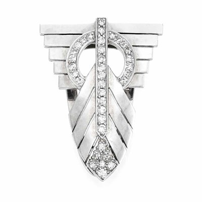 Lot 693 - Art Deco Platinum and Diamond Clip