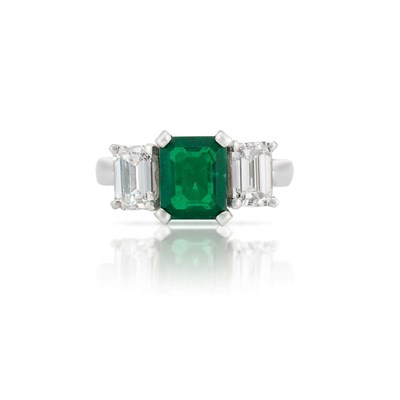 Lot 563 - Platinum, Emerald and Diamond Ring