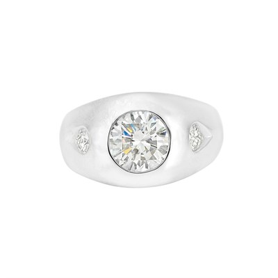 Lot 200 - Gentleman's White Gold and Diamond Gypsy Ring