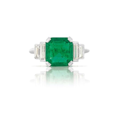 Lot 601 - Platinum, Emerald and Diamond Ring