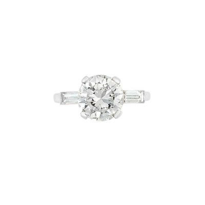 Lot 632 - Platinum and Diamond Ring