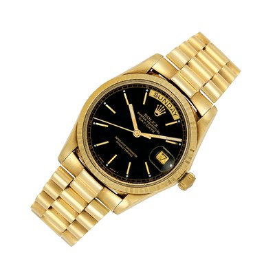 Lot 180 - Gentleman's Gold Wristwatch