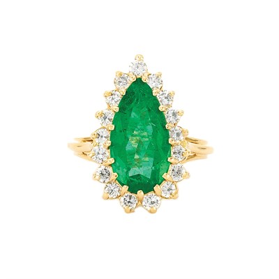 Lot 146 - Gold, Emerald and Diamond Ring