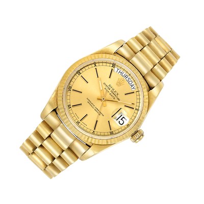 Lot 175 - Gentleman's Gold Wristwatch