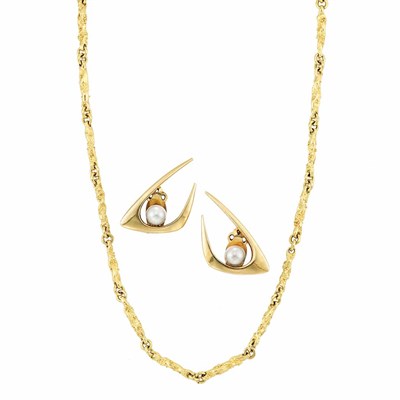 Lot 140 - Nugget Gold Chain Necklace and Pair of Gold and Cultured Pearl Earclips