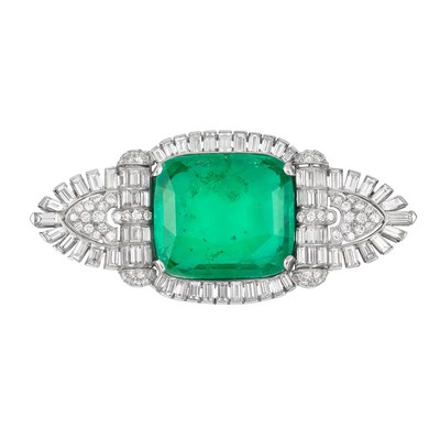 Lot 568 - Art Deco Platinum, Emerald and Diamond Brooch