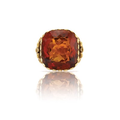 Lot 370 - Antique Gold and Citrine Ring