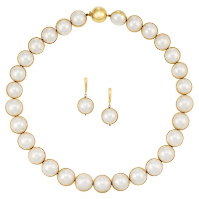 Lot 20 - Gold and Mabe Pearl Necklace and Pair of Pendant-Earrings