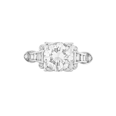 Lot 37 - Platinum and Diamond Ring