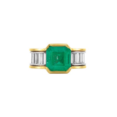 Lot 264 - Gold, Emerald and Diamond Ring