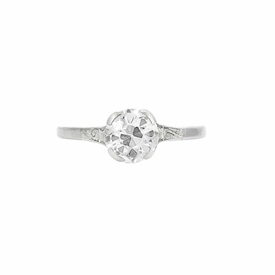 Lot 493 - Antique Platinum and Diamond Ring