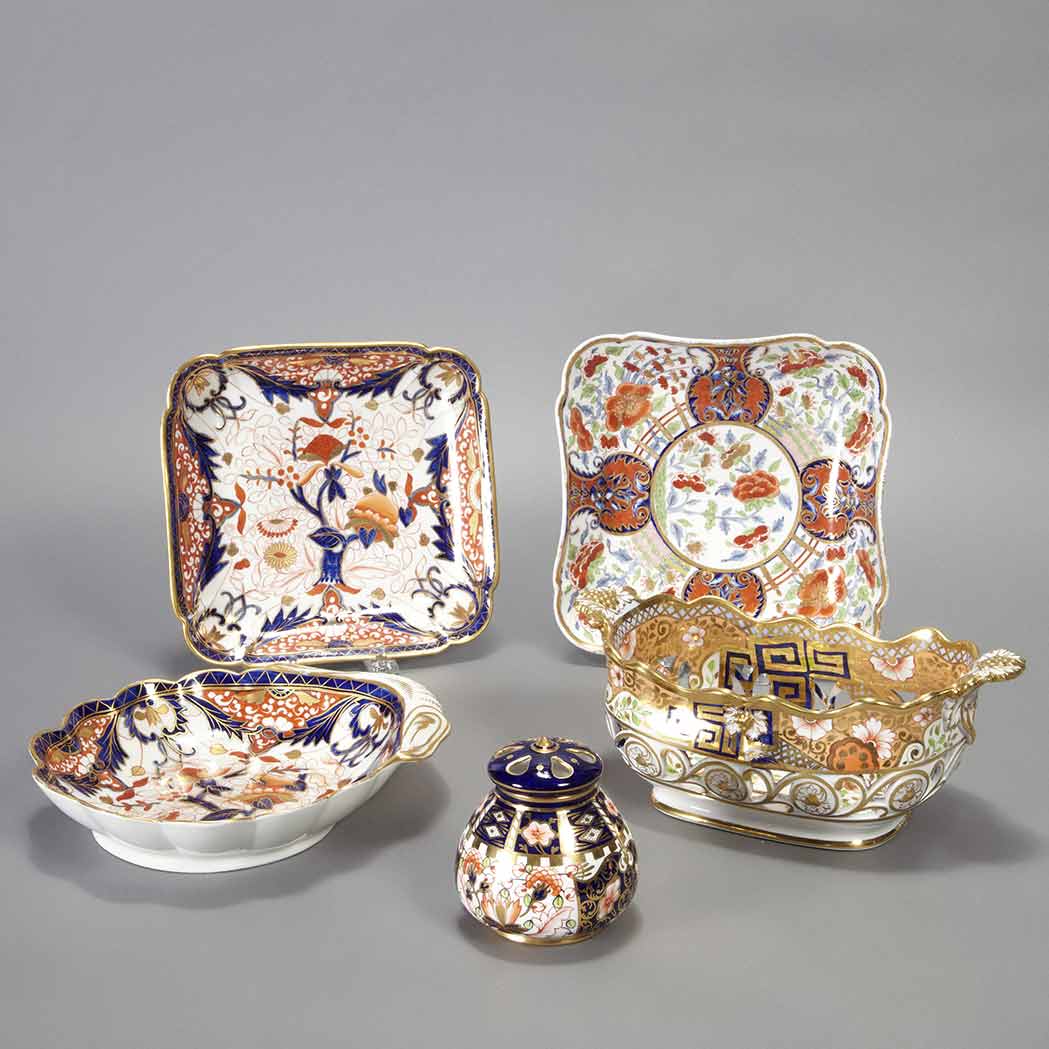 Lot 346 - Group of English Porcelain Articles 19th/20th...