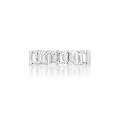 Lot 466 - Platinum and Diamond Band Ring