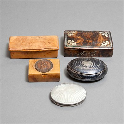 Lot 304 - Group of Fifteen Victorian Snuff and Pill Boxes