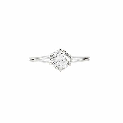 Lot 432 - White Gold and Diamond Ring