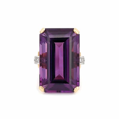 Lot 712 - Retro Gold, Platinum, Amethyst and Diamond Ring
