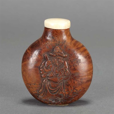 Lot 344 - Chinese Burl-Wood Snuff Bottle The rounded...