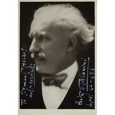 Lot 111 - [MUSIC] Group of signed photographs of...